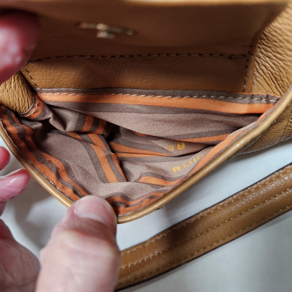 EUC Etienne Aigner Tan Leather Shoulder Bag With Metal Tag - Picture 12 of 15